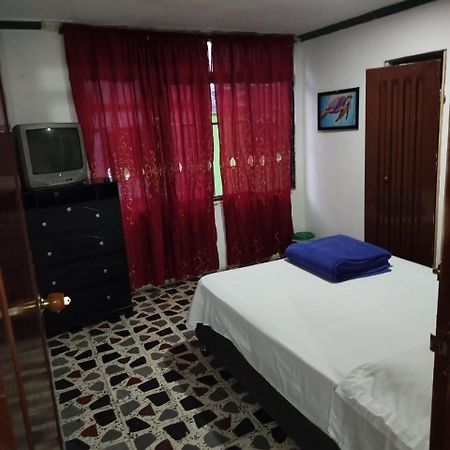 Hostal La 18 Pereira Exterior photo